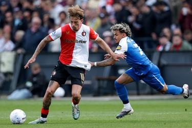 Feyenoord-sterkhouder Luciano Valente bijt van zich af na online reactie: 'Blijf lekker thuis'