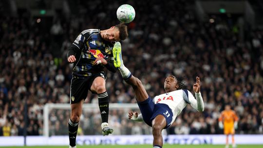Tottenham Hotspur moet blijven vrezen voor degradatiespook na oliedomme actie van ploeggenoot Micky van de Ven