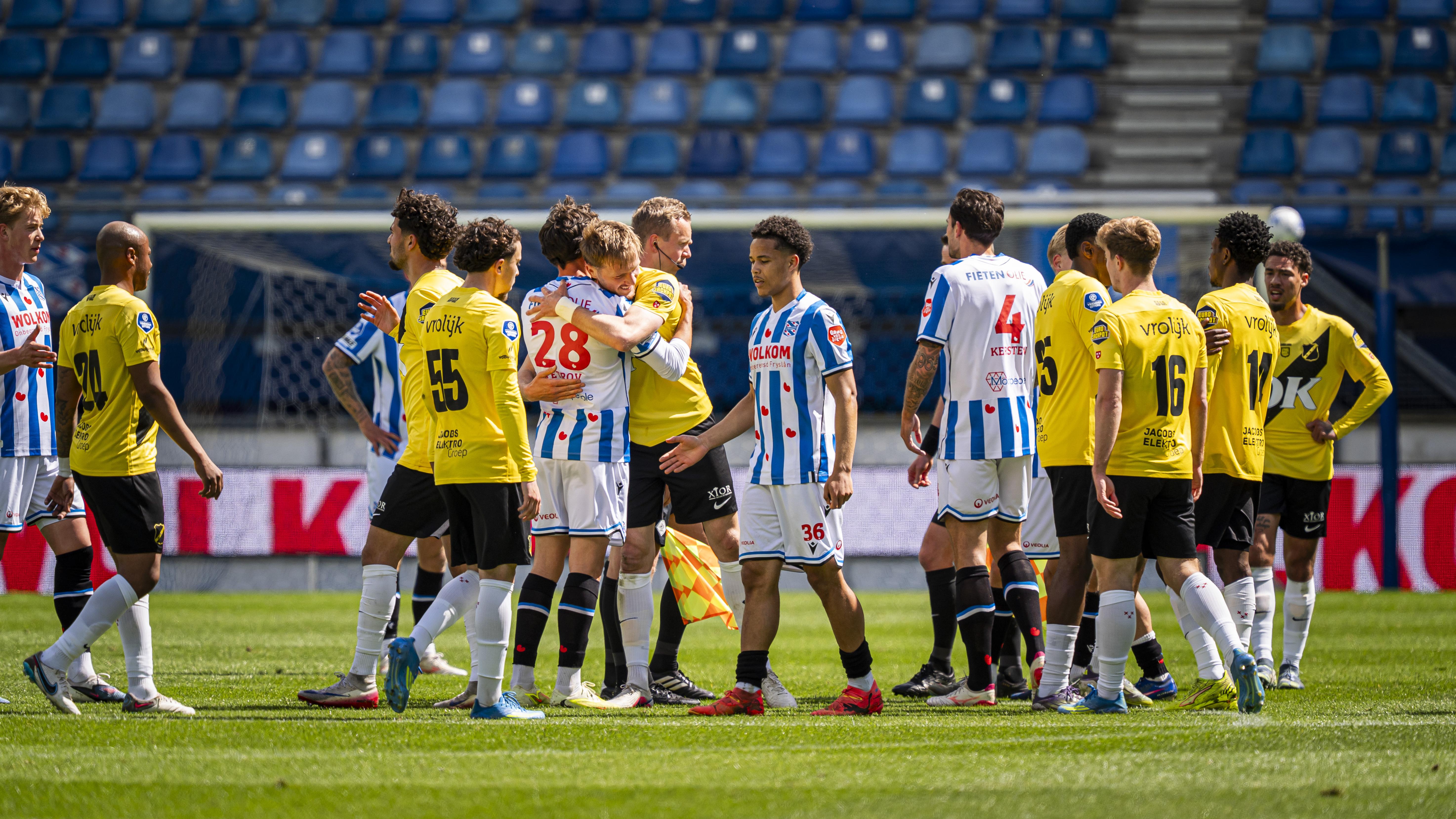 Opmerkelijk moment bij troosteloze hervatting NAC - Heerenveen in ...