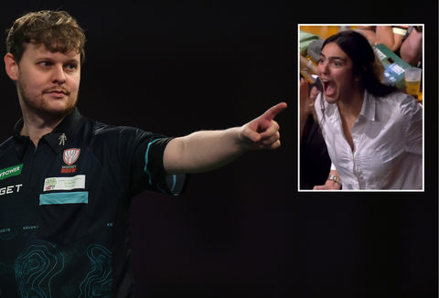 Vriendin Nederlandse topdarter Kevin Doets houdt het niet droog na weergaloos optreden