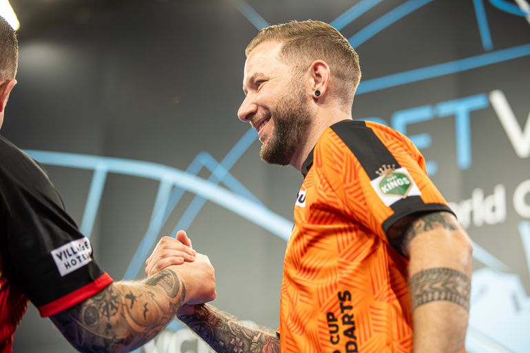 Nederlandse topdarters verklappen tactiek op World Cup of Darts: 'In theorie klopt het allemaal, maar...'