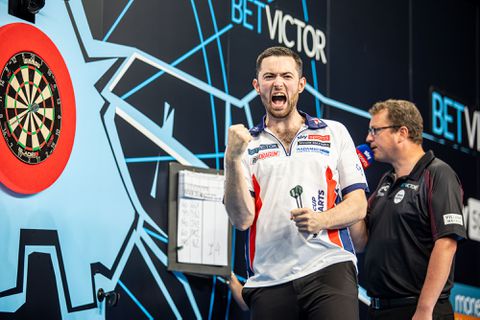 Luke Humphries verzint plannetje voor World Cup of Darts in vijandig gebied: 'Als hij zich daar prettig bij voelt'
