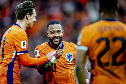 Jubilaris Memphis Depay bezorgt meelevende moeder tranen: 'Ze ziet me niet vaak'