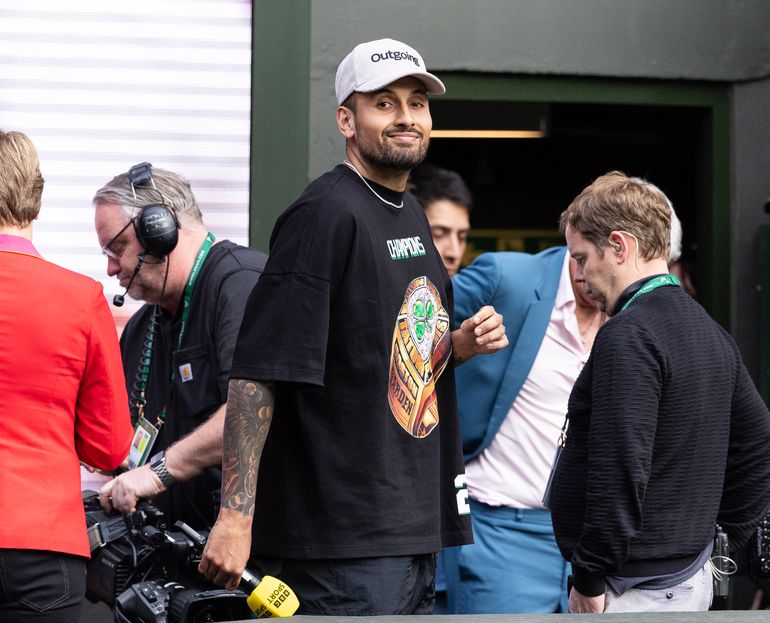 Omstreden tennisser Nick Kyrgios na schandaal niet meer te zien bij BBC: 'Ze moeten zich schamen'