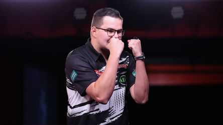 World Cup-debutant Gian van Veen (23) kampte twee keer met gevreesde dartsziekte: 'Hoe gek het ook klinkt'