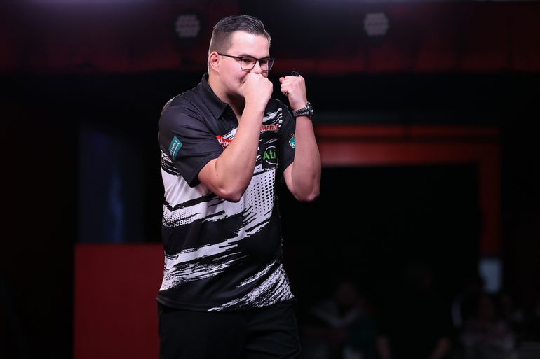 World Cup-debutant Gian van Veen (23) kampte twee keer met gevreesde dartsziekte: 'Hoe gek het ook klinkt'