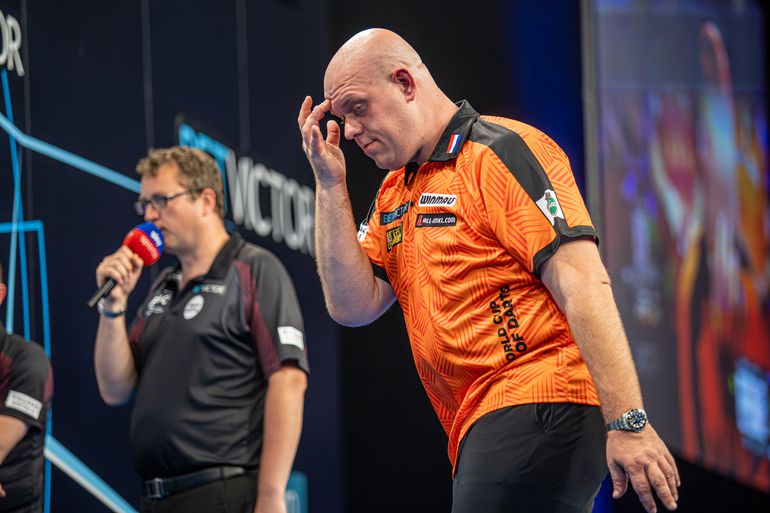 Toekomst van Michael van Gerwen voorspeld in World Cup of Darts: 'Hij moet in de spiegel kijken'