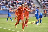 EK onder 21 begint voor gastland met nachtmerrie: Spanje wint ondanks fout Feyenoord-huurling in laatste minuut