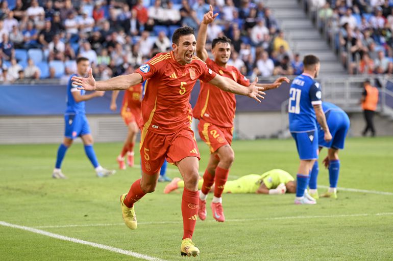 EK onder 21 begint voor gastland met nachtmerrie: Spanje wint ondanks fout Feyenoord-huurling in laatste minuut