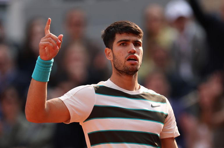 Coach van Carlos Alcaraz grijpt in na feestjes: 'Niet vergeten dat je een tennisser bent'