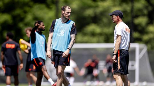 Dringend advies voor 'rare vogel' Wout Weghorst bij Oranje: 'Wat doe je?'