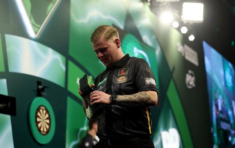 Flinke domper voor België in World Cup of Darts: Mike De Decker en Dimitri Van den Bergh onderuit