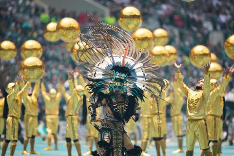 LIVE WK voetbal | Wereldster Shakira steelt de show bij openingsduel tussen Mexico en Zuid-Afrika
