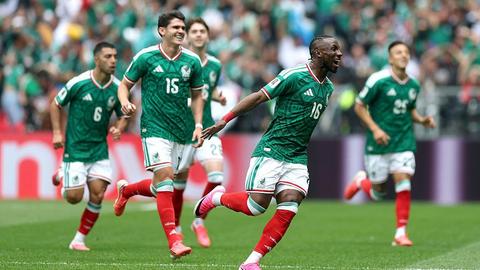 LIVE WK voetbal | Mexico kent droomstart tegen Zuid-Afrika, wereldster Shakira steelt de show