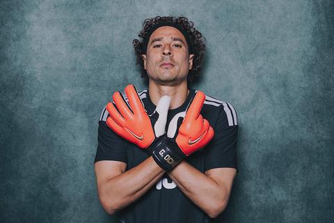 Bekende keeper Mexico pakt bizar record op WK voetbal