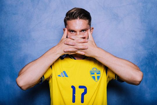 Dit is waarom Victor Gyökeres na ieder doelpunt een 'masker' maakt met zijn handen