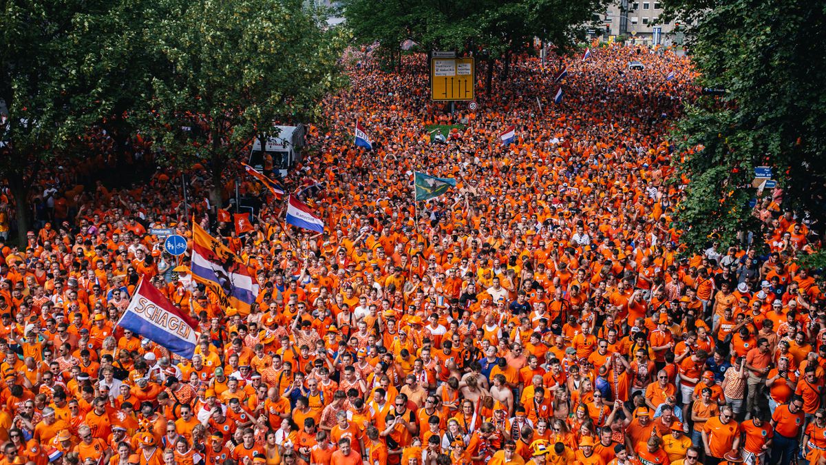 Valentijn Driessen gunt het niemand om in oranjeparade te staan: 'Ze staan eerst tegen een boom te zeiken'