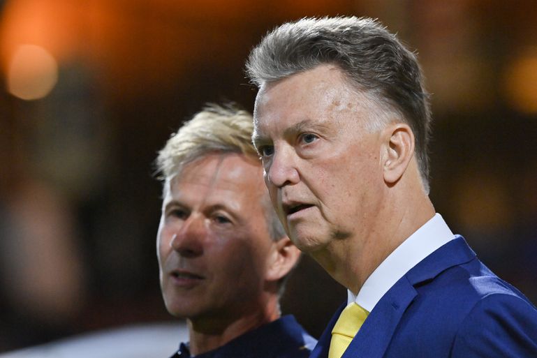 Oud-toptrainer Louis van Gaal bemoeit zich met onrust rond Oranje Leeuwinnen: 'Wie doet dat nou?'