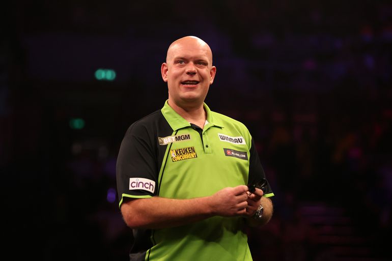 Topdarter Michael van Gerwen probeert na relatiebreuk iets nieuws: 'Wel leuk'