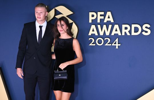 Topvoetballer Erling Haaland doet typische vakantie-activiteit tijdens tripje met jeugdliefde