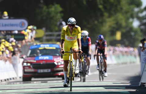 Mathieu van der Poel verliest gele trui in Tour alweer op sentimentele plek, topfavoriet slaat toe