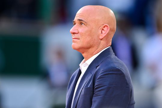 Twijfel slaat toe bij tennislegende Andre Agassi bij Wimbledon: 'Verbreek ik nu de regels?'