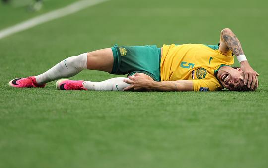 Harde klap voor Feyenoord: belangrijke schakel (23) maanden uitgeschakeld na blessure op WK voetbal