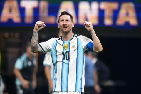 Live WK voetbal | Argentinië en topscorer Lionel Messi treffen verrassing Zwitserland