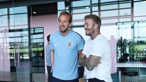 Engeland-captain Harry Kane is blij met bezoek van grote superster (51): 'Hij is een legende'