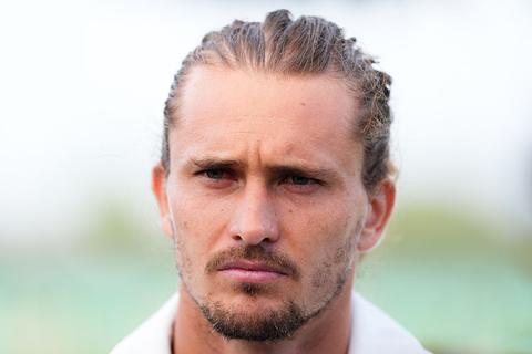 Toptennisser Alexander Zverev krijgt slecht nieuws in aanloop naar finale op Wimbledon: trouwe fan komt land niet in