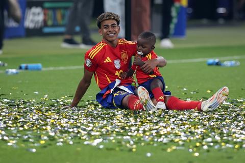 Wereldberoemd broertje (3) van Spaanse superster steelt ook in kwartfinale WK de show
