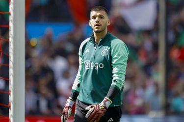 Ajax-keeper vertrekt definitief uit Amsterdam: 'Hij was zijn basisplaats kwijt'