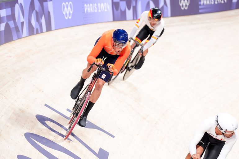 Nederlandse baanrenner krijgt verrassend steun na 'debiele actie' op Olympische Spelen: 'Dat verwacht hij niet'