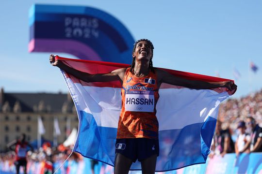 Olympisch kampioen Sifan Hassan is nu moe en heeft pijn: 'Dit goud voelt als 42 medailles'