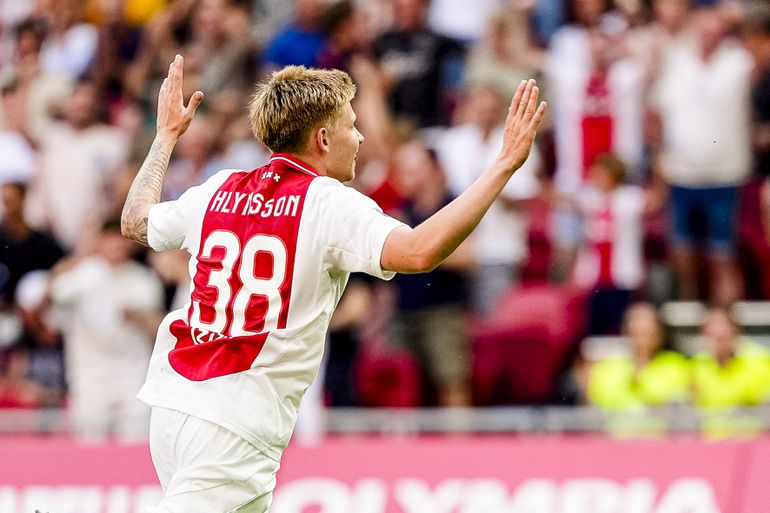 Ajax-trainer Francesco Farioli tempert opnieuw de verwachtingen: 'We vergeten soms waar we vandaan komen'