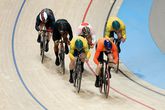 Waanzin! Zo schrijft Harrie Lavreysen olympische historie, bekijk hier de beelden van de keirinfinale