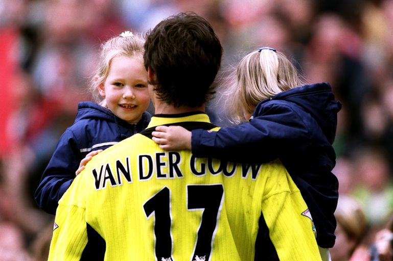 Nederlandse ex-voetbalvrouw (58) weigerde vroege profdroom van zoontje: 'Voelde niet goed'