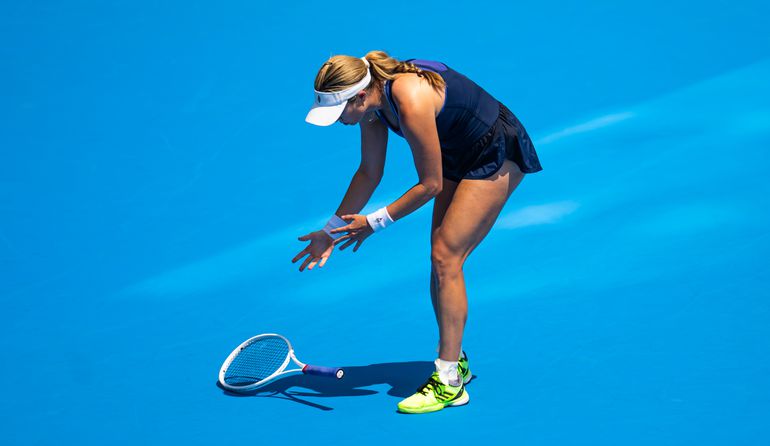 Huilende en schreeuwende toptennisster haalt uit naar 'internethelden': 'Daar zijn ze te druk mee'