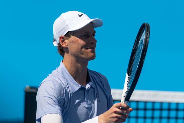 Toptennisser Jannik Sinner krijgt veeg uit de pan: 'Dit is zorgwekkend voor de sport'