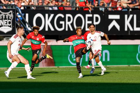 Live Champions League | NEC raakt de lat in openingsfase tegen Olympiakos