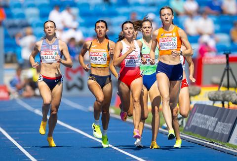 Hectiek tijdens eerste race Femke Broeders-Bol op EK atletiek: 'Ik voelde iemand op mijn voet staan'