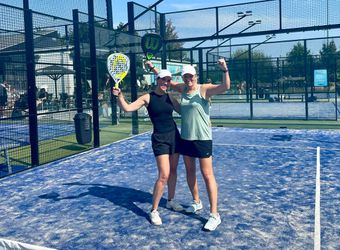 Deze vrouwen zijn verslaafd aan padel: ‘Er zit zoveel dynamiek in het spel’