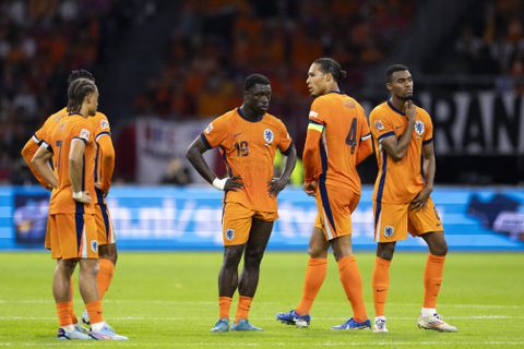 Brutale jonkies staan op en trappen tegen heilige huisjes bij Nederlands elftal aan