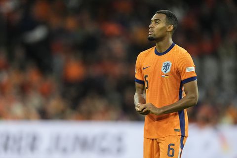 Ryan Gravenberch steelt de show bij Nederland - Duitsland met wonderpass