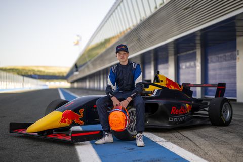 Zoon van bekende Nederlandse coureur (13) treedt in voetsporen Max Verstappen bij Red Bull