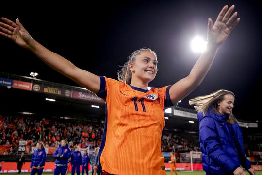 Net gestopte ex-topvoetbalster Lieke Martens geniet van nieuwe liefde: 'Mijn man heeft daar altijd een oog voor'