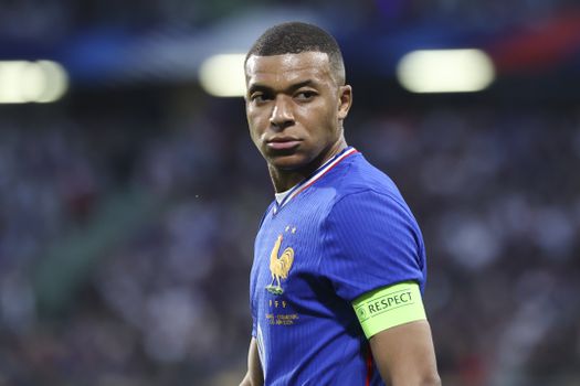 'Geblesseerde' Kylian Mbappé gespot in Zweedse nachtclub: sterspeler wekt woede op van Franse fans