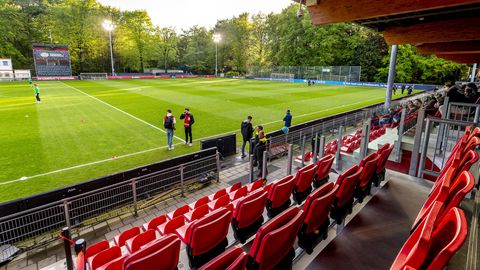 'Het begint onschuldig': jeugdspelers van PSV benaderd met verzoek om naaktfoto's