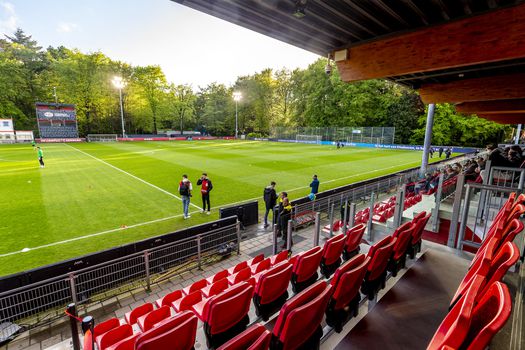 'Het begint onschuldig': jeugdspelers van PSV benaderd met verzoek om naaktfoto's