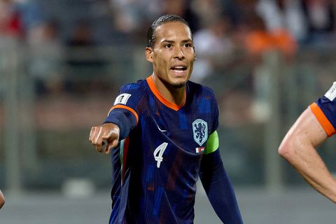 Ronald Koeman moet Oranje-captain Virgil van Dijk 'achter de broek aan zitten': 'Daar was ik tien jaar geleden al mee bezig'